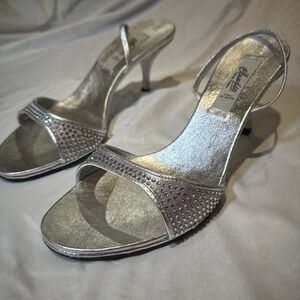Claudio Milano‎ silver kitten heels